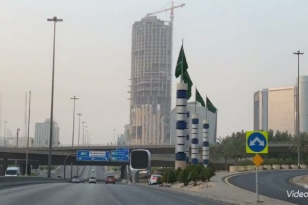 طقس السعودية اليوم.. حرارة مرتفعة وإنذار أحمر يلف العاصمة الرياض