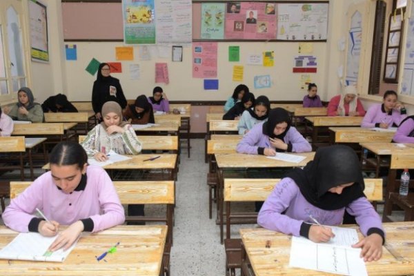 التعليم تنشر صورًا من لجان امتحانات الشهادة الإعدادية 2026.. وتؤكد استقرار العملية الامتحانية