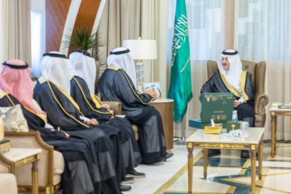 سمو أمير المنطقة الشرقية يستقبل أمين المنطقة ويطلع على أهم المشاريع الاستثمارية