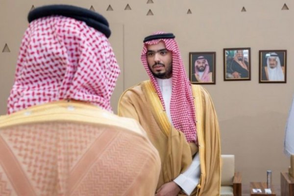 الأمير راكان بن سلمان يستقبل قيادات الجهات الحكومية والأمنية بالدرعية المهنئين بعيد الأضحى