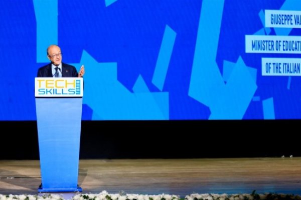 وزير التعليم الإيطالي: منطقتنا المتوسطية قادرة على إنتاج الابتكار وتحقيق التنمية الاقتصادية