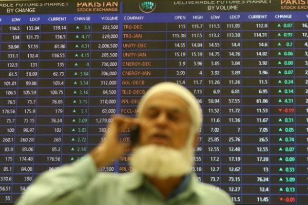 البورصة الباكستانية تغلق على تراجع