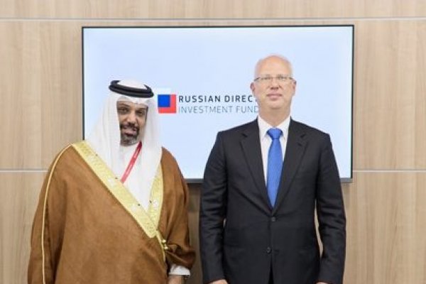 وزير المالية والاقتصاد الوطني بمملكة البحرين يلتقي الرئيس التنفيذي لصندوق الاستثمار المباشر الروسي
