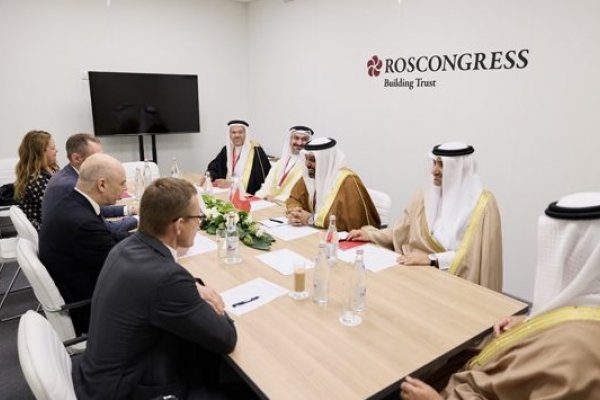 وزير المالية والاقتصاد الوطني بمملكة البحرين ووزير المالية الروسي يستعرضان آخر التطورات والمستجدات على صعيد الاقتصاد العالمي