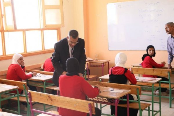 مدير تعليم الوادي الجديد يتفقد لجان الإعدادية ويشدد على توفير أجواء مستقرة للطلاب