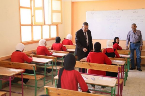 مدير تعليم الوادي الجديد يتفقد لجان الإعدادية ويشدد على توفير أجواء مستقرة للطلاب