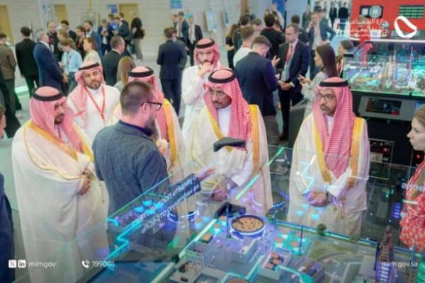 وزير الصناعة والثروة المعدنية يختتم مشاركته في منتدى سانت بطرسبورغ الاقتصادي الدولي 2026