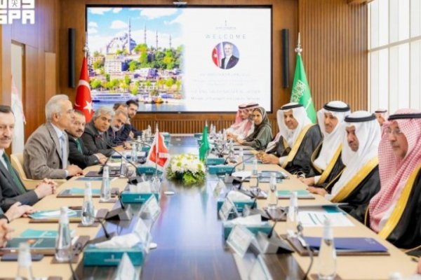 وزير النقل والخدمات اللوجستية يعقد جلسة مباحثات مع نظيره التركي