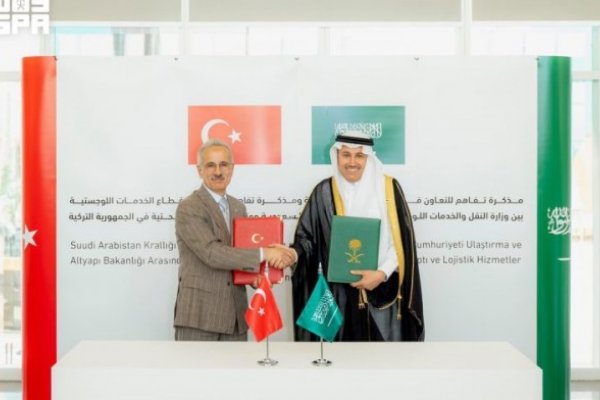 وزير النقل والخدمات اللوجستية يعقد جلسة مباحثات مع نظيره التركي